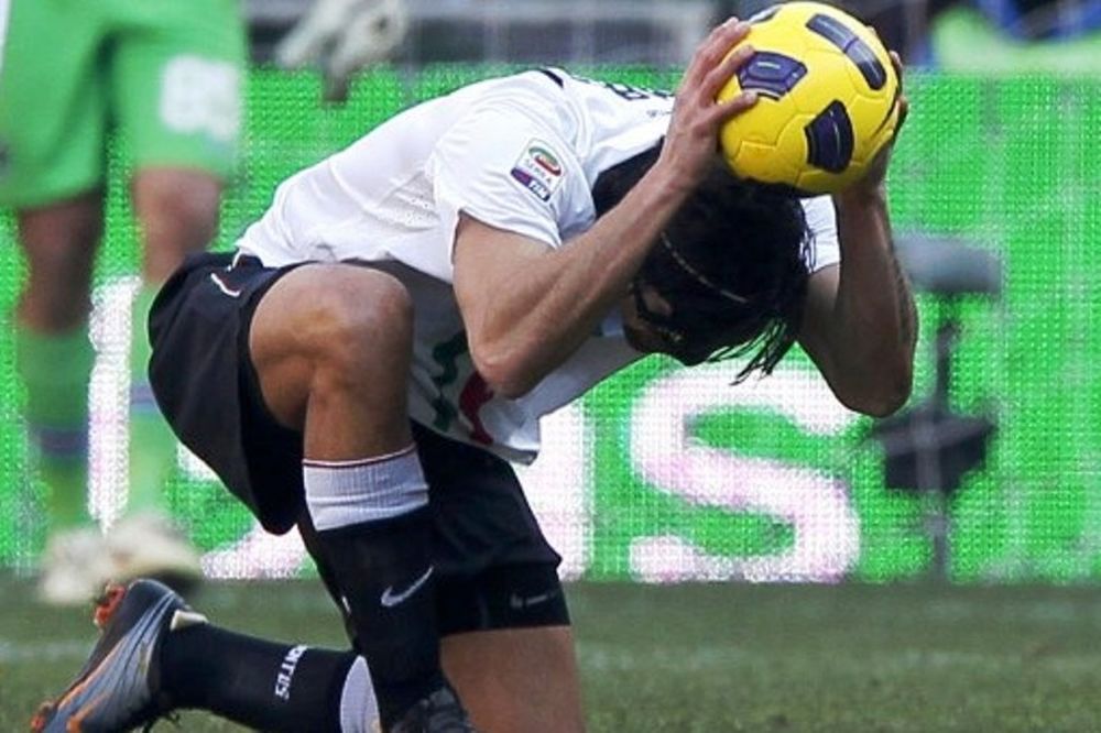 Ξένο σώμα ο Αμάουρι