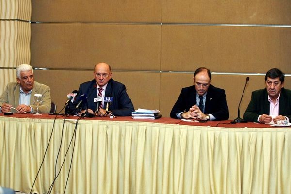 Θέλουν πρόεδρο τον Αρκουμάνη