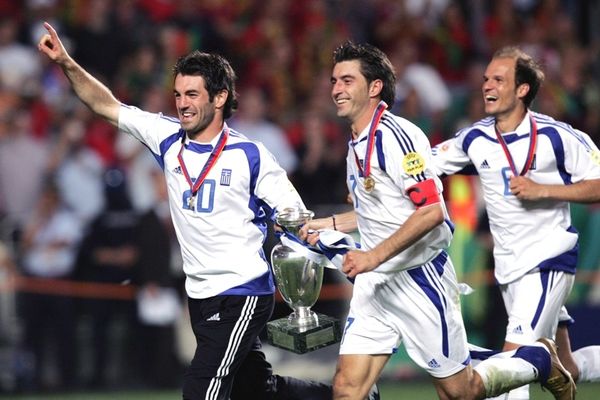 H UEFA τιμά Ζαγοράκη, Καραγκούνη, Μπασινά