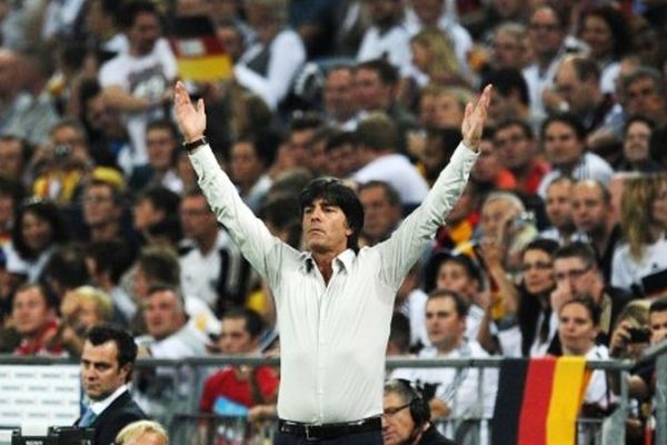 Λεβ: «Να πάρουμε το EURO»