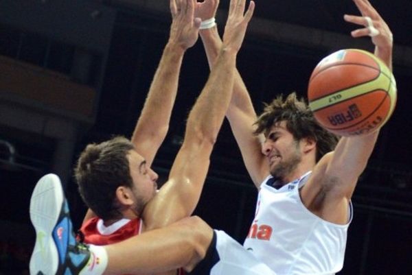 Κέρδισε την αδιάφορη Ισπανία και πέρασε η Τουρκία