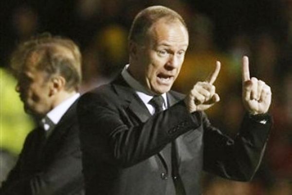Μενέσες: «Μόνιμος ο Ροναλντίνιο»