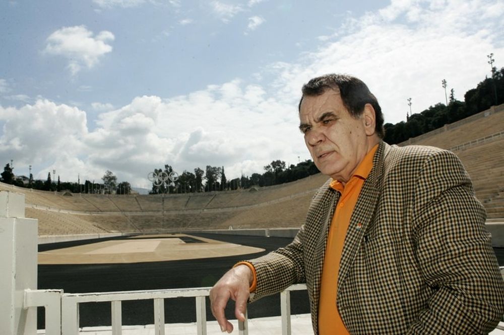 Μπαϊρακτάρης: «Σύνταξη για τον Αμερικάνο»