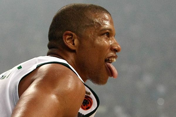 Το ένα strike μετά το άλλο ο Μπατίστ!