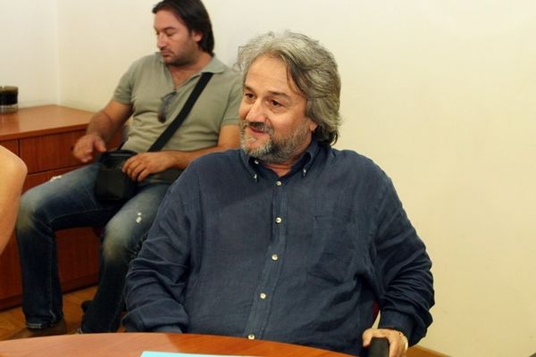 Μένει μέχρι να φύγει ο Κομπότης