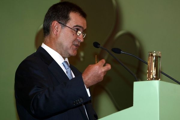 Βγήκε μπροστά