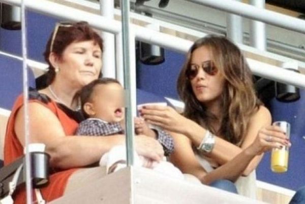 Ανέλαβε χρέη… μητριάς η Irina Shayk