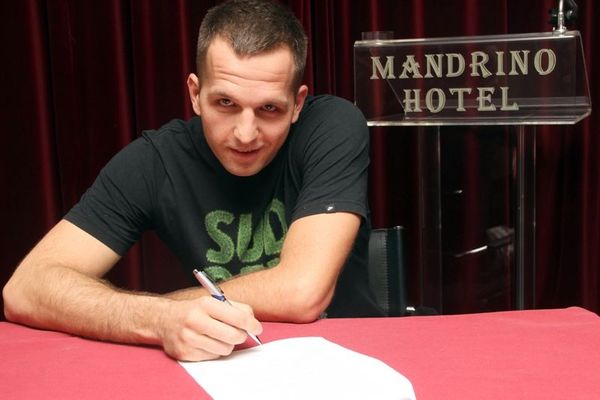 Υπέγραψε ο Σέρβος Κνέζεβιτς ο ΠΑΟΚ