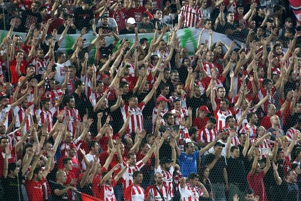 Επίθεση στο βαν του ΣΚΑΙ!