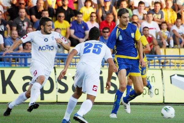 Αγγελικό φτερούγισμα Χαριστέα με... τακουνάρα! 