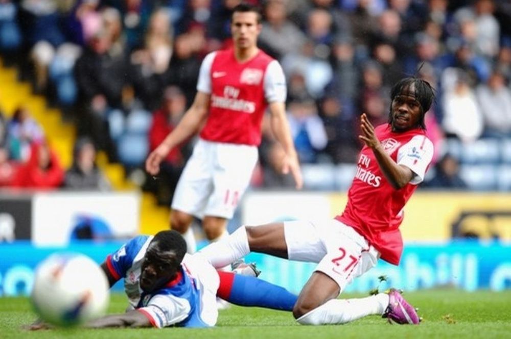 Αστεία άμυνα από Άρσεναλ