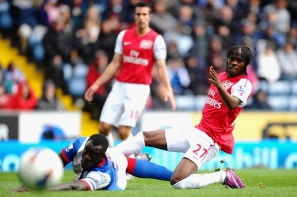 Αστεία άμυνα από Άρσεναλ