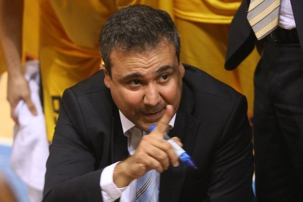 Σε… τριπλό μέτωπο ο Ηλυσιακός