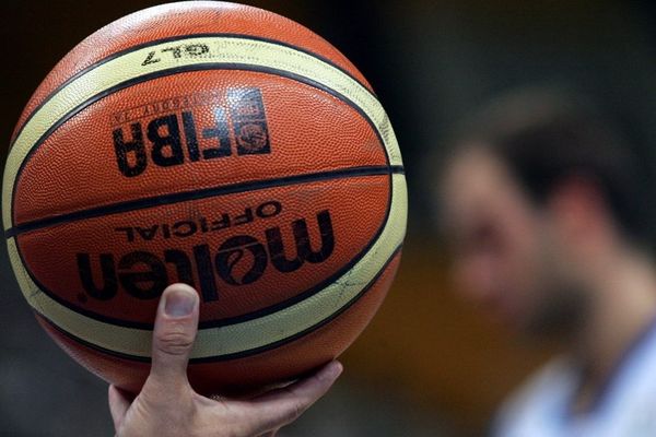 Τι παρωδία είναι τούτη;
