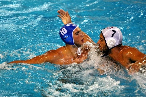 Χρειάζεται τον κόσμο στο… Λαιμό