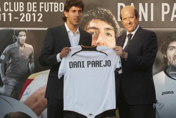 «Γλυκοκοιτάζει» τον Παρέχο