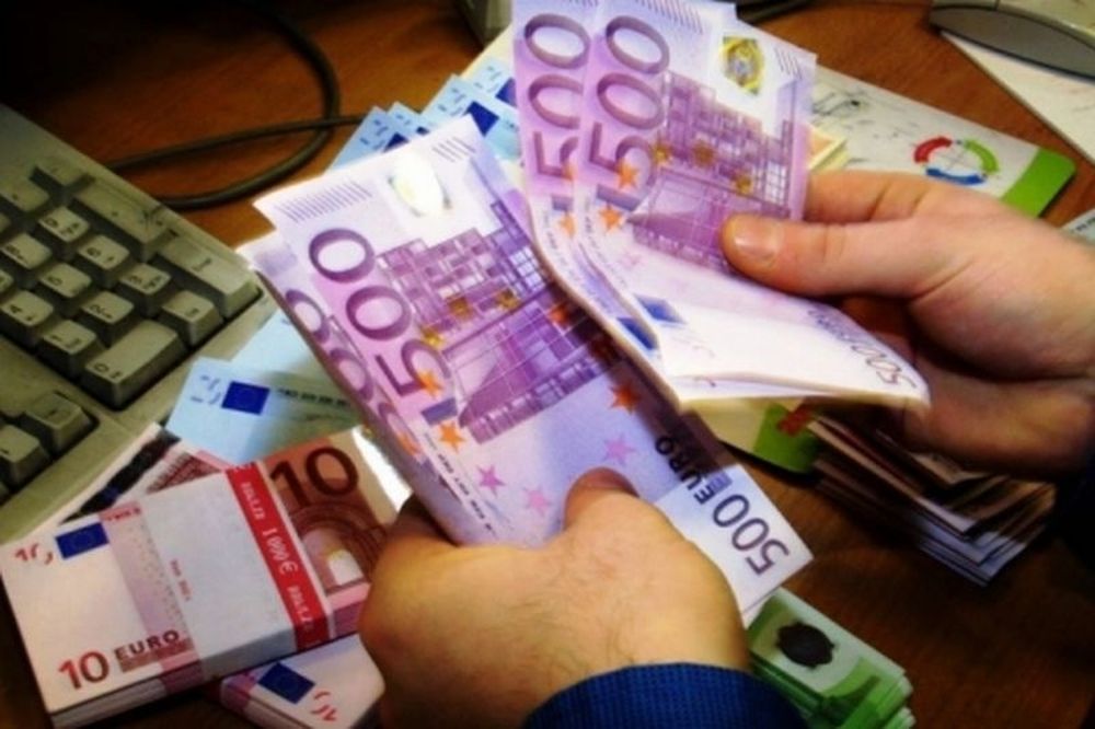 Λεφτά υπάρχουν μόνο για μισθούς και συντάξεις