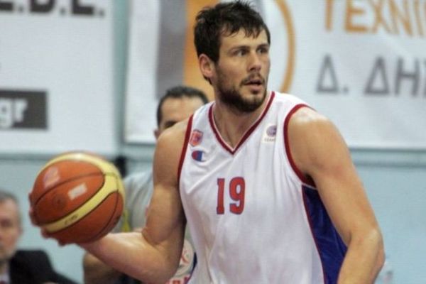 Μένει ο Μπάρλος