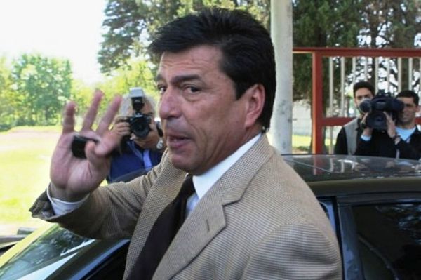 Ένταλμα σύλληψης στην Ρίβερ!