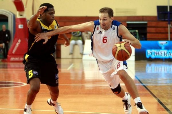 Ανακοίνωσε τρεις η ΑΕΚ