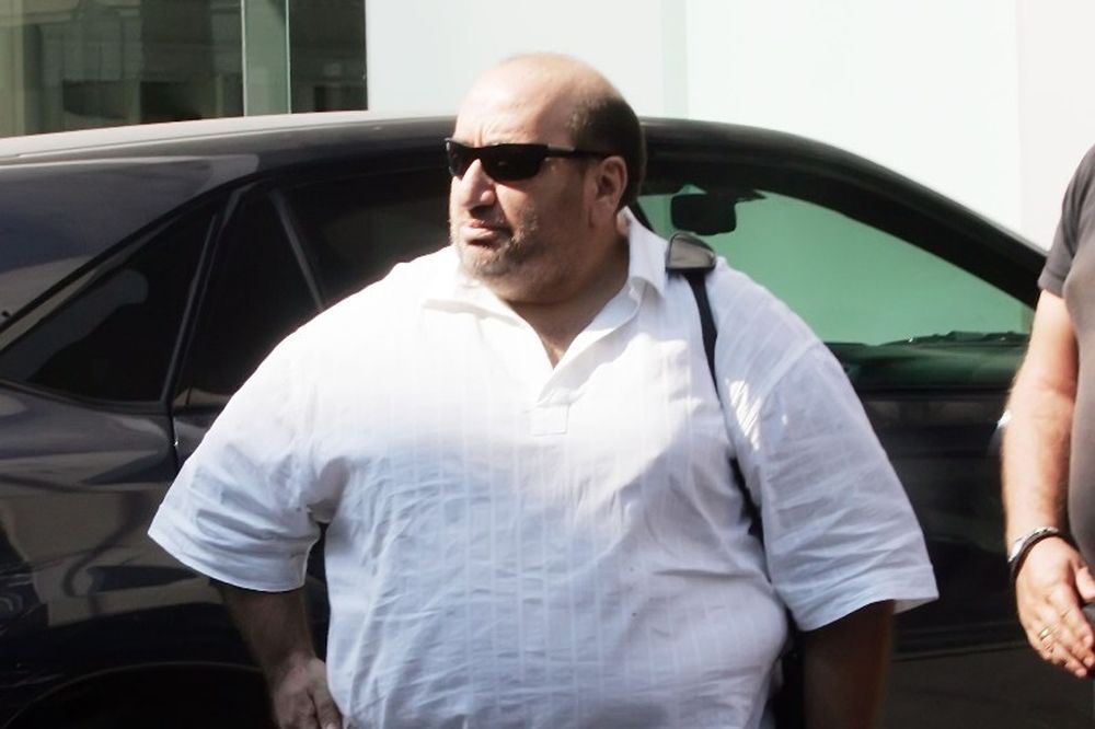 Δώσε και σε μένα, Τσάκα