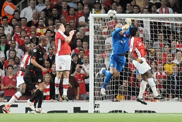 Δυσκολεύεται η Άρσεναλ στο Λονδίνο με ελληνικές ομάδες