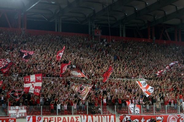 Ενα Λονδίνο, κατακόκκινο!