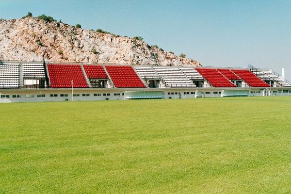 «Τρέχουν» με το γήπεδο στην Καισαριανή