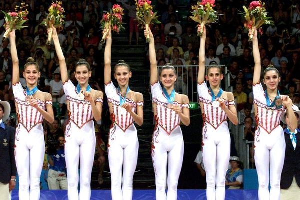 Τα κορίτσια που χόρεψαν τον κόσμο… συρτάκι! (video+photo)