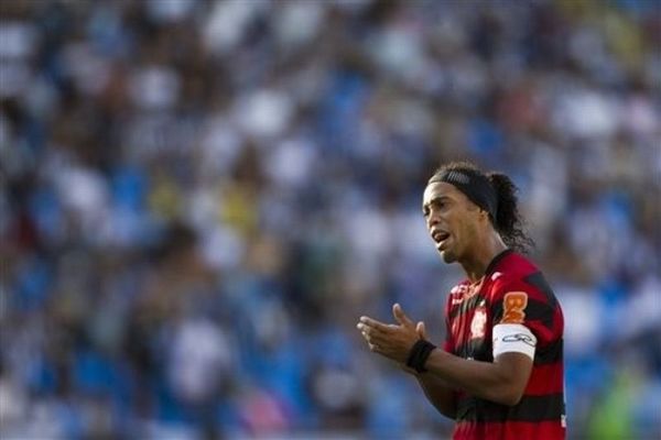 Διαψεύδει ο Ροναλντίνιο για Γαλατασαράι