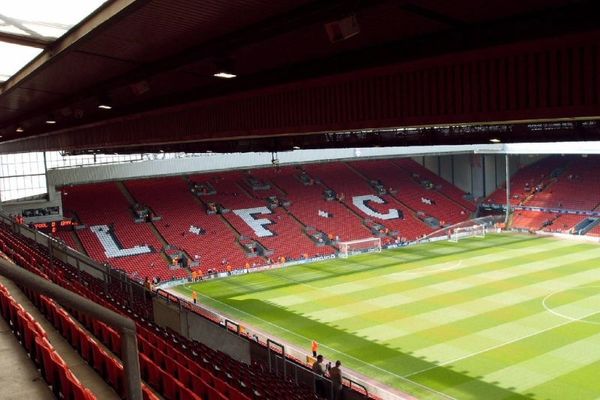 Με κόσμο η Γιουνάιτεντ στο «Άνφιλντ»