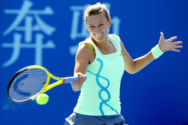 Έξω και η Αζαρένκα