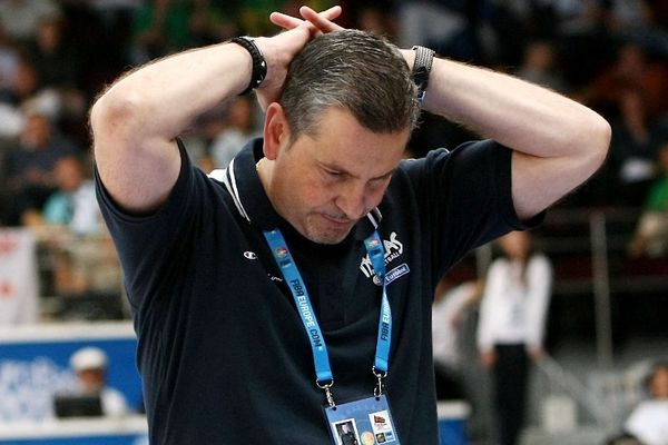 Παίζεται η θέση του Ζούρου