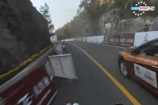 Του ήρθε ο ουρανός…. σφοντύλι! (video)