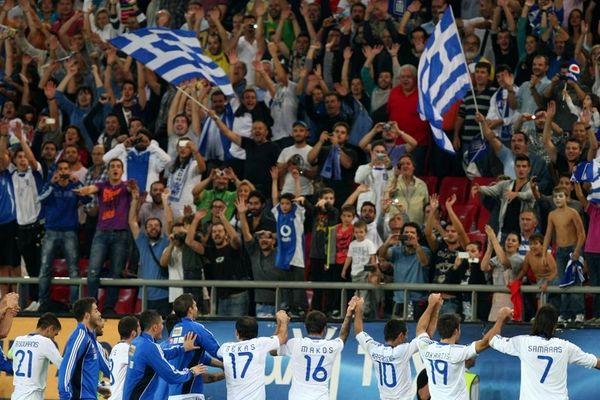 Δίπλα στην Εθνική ο Γαλανόλευκος Φάρος