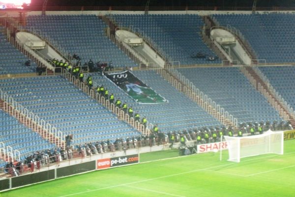 Ισχυρή αστυνομική δύναμη στο «Μέτσκι» (video)