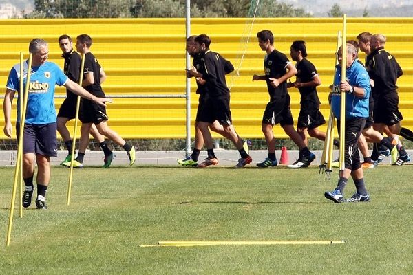 «Φροντιστήριο» Κωστένογλου στους αμυντικούς