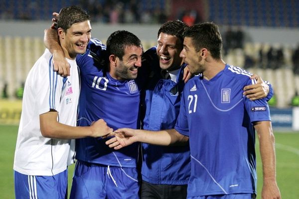 Αγκαλιά με... νόημα από τους «4» του Euro 2004