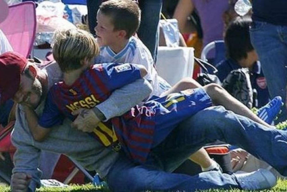 Με φανέλα του… Μέσι ο γιος Μπέκαμ