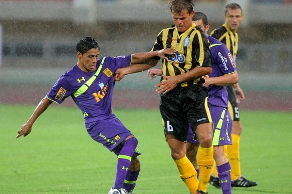 Του πήρε τη... μπουκιά από το στόμα (video+photos)