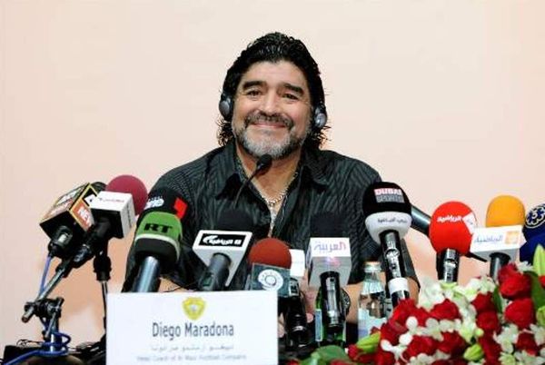 Μαραντόνα: «Αφιερωμένη στις μητέρες της Αργεντινής η νίκη» (vd)