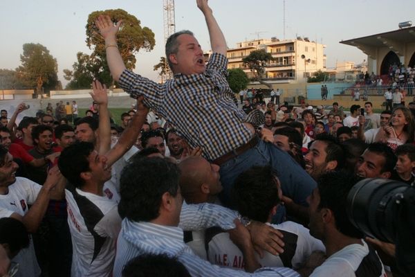 Χαρίζει τις μετοχές του Διαγόρα ο Χρυσοχοΐδης!