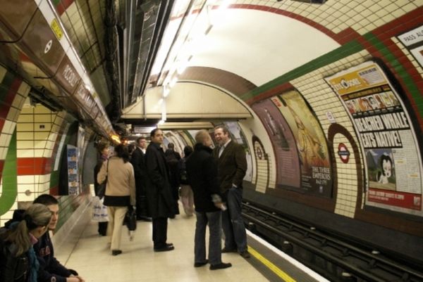 Χωρίς έλεγχο σακιδίων στο μετρό του Λονδίνου