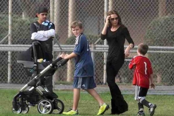 H οικογένεια Μπέκαμ στο γήπεδο