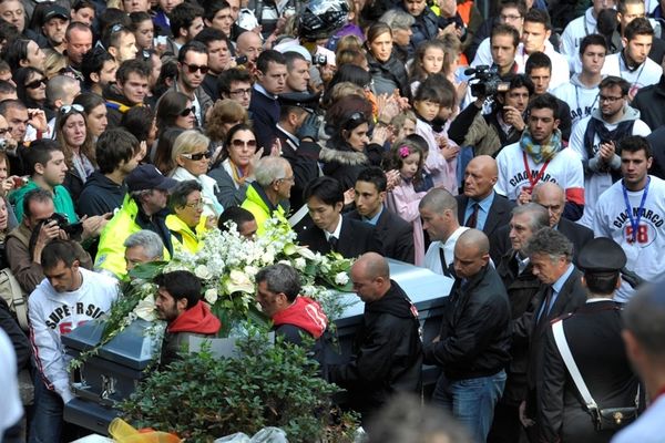 MotoGP:Το τελευταίο αντίο στον Σιμονσέλι (photos+video)