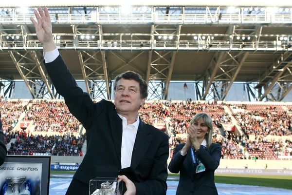 «Αντιδρά στα αρνητικά σχόλια ο Ρεχάγκελ»