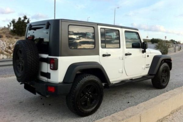 Παίζει μπάλα με τα... αμάξια