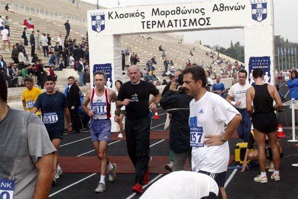 Ο Παπανδρέου έτρεχε, αλλά τότε δεν τον κυνηγούσαν (video+photos)