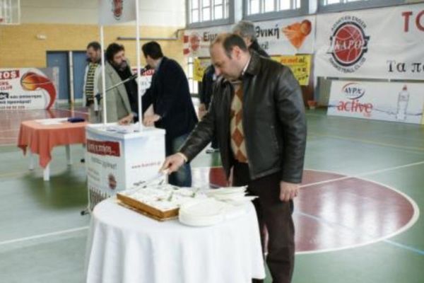 Πρόεδρος του Ικάρου ο Παπαδόπουλος!