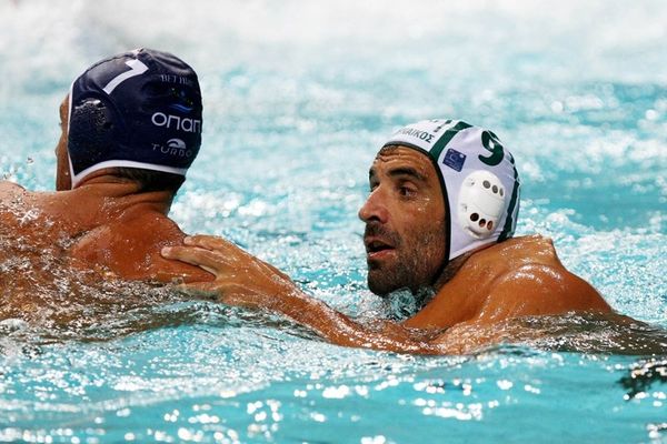 Γούνας και «Άφρου» στην κορυφή